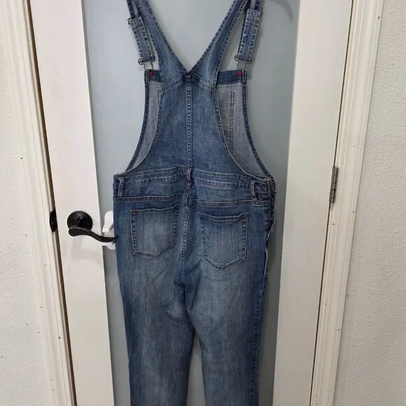 Bullhead Denim Overalls – Size M – Medium Wash Distressed Overall Jumpsuit - Picture 6 of 10